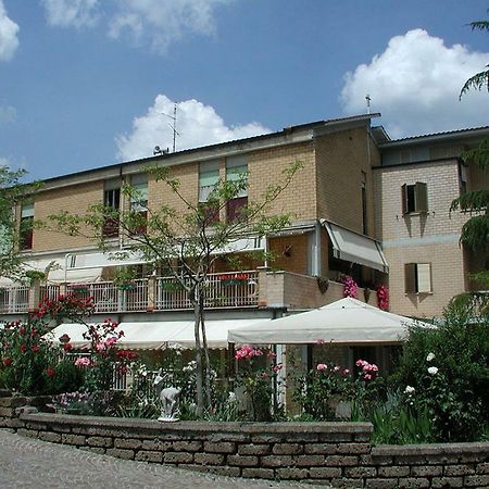 Hotel Oasi Di Pace Sutri Exterior foto